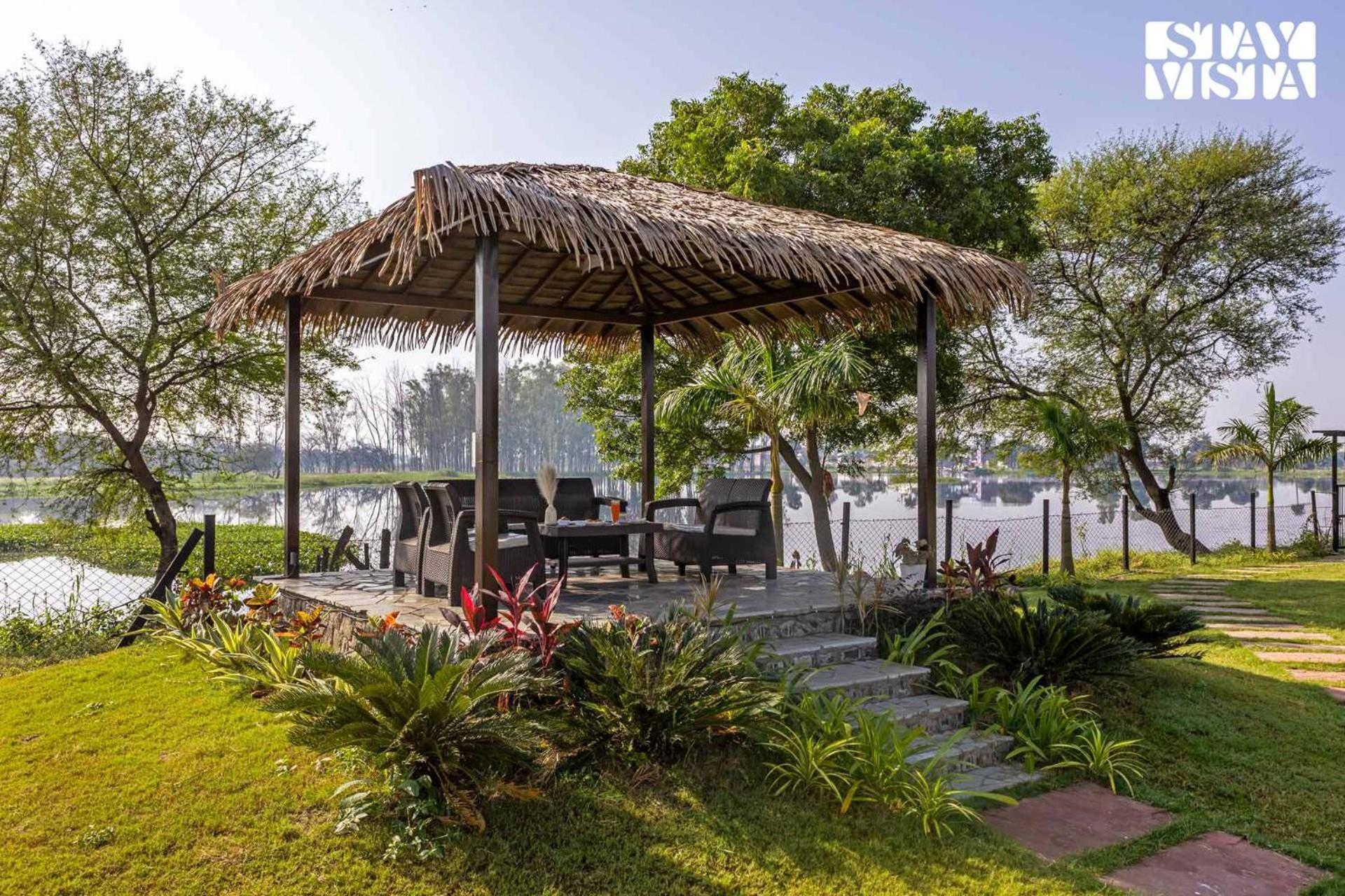 Stayvista At Lotus By The Lake With Pool, Bbq & Lawn Индаур Экстерьер фото